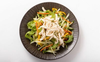 Ensalada de pollo con coco